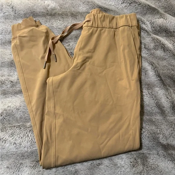 Lululemon On the Fly Jogger - Picture 5 of 10